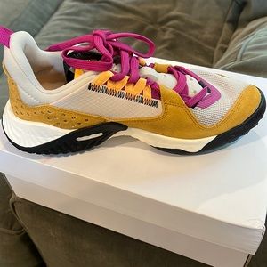 Size 6.5 women’s delta “chutney/black” shoe